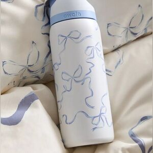 NEW OWALA White and Blue BOW Water Bottle 32oz Freesip